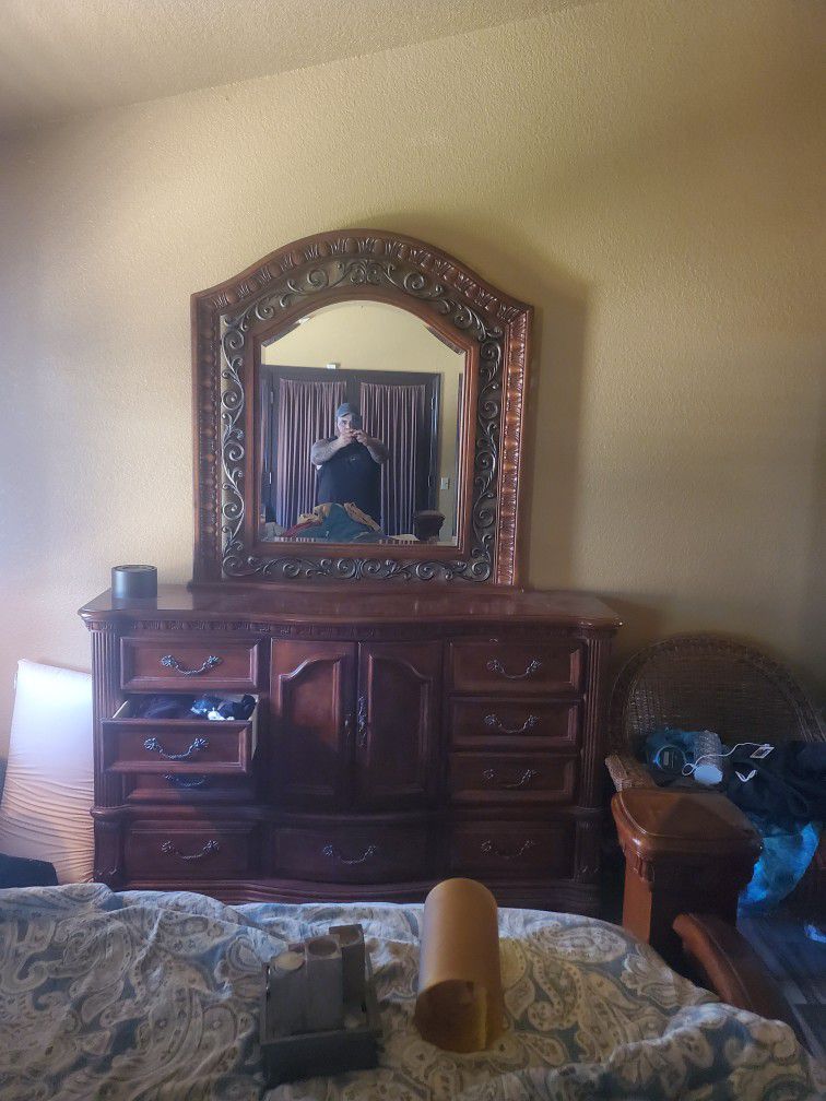 Complete Bed Set 2 End Tables,dresser With Mirror 
