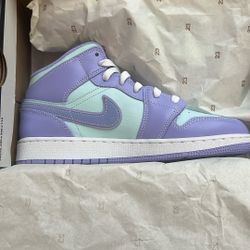 Air Jordan 1 Mids 