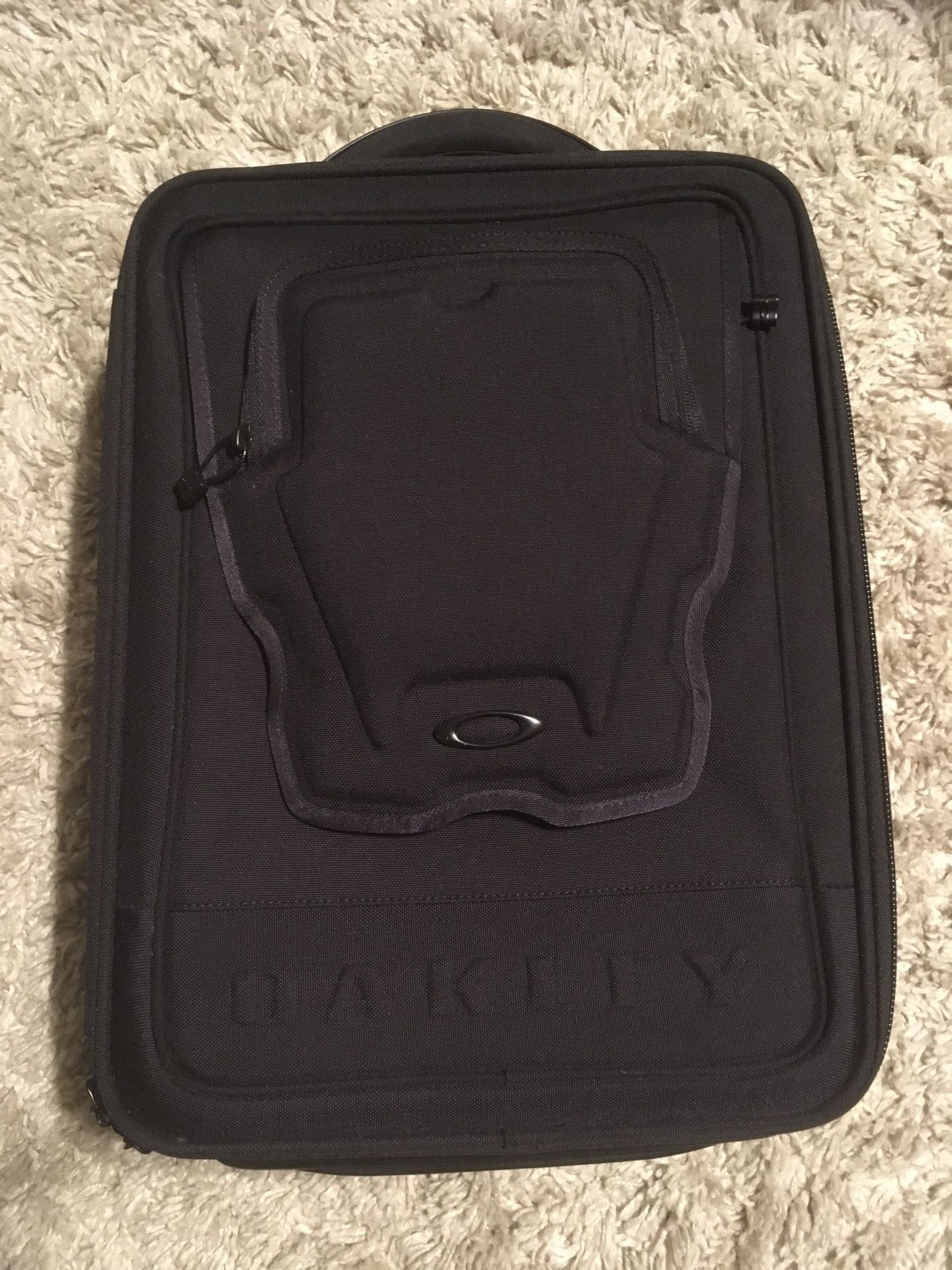 Oakley Icon Cabin Trolley Travel Bag Roller Carry-On