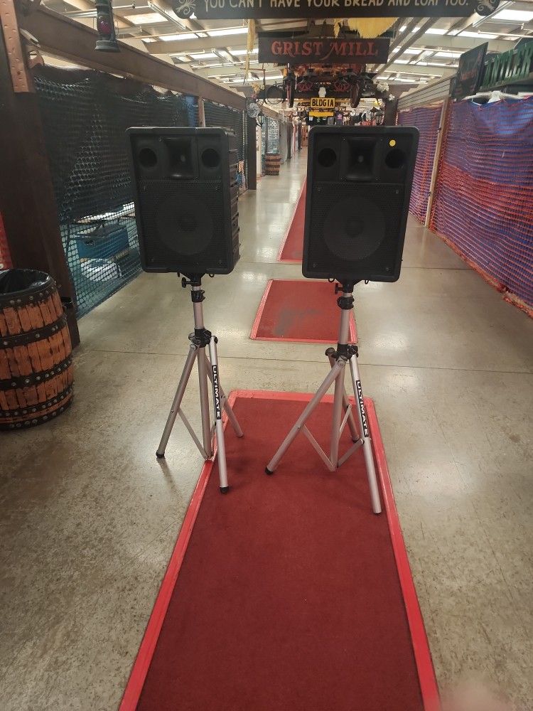 DJ SPEAKERS W/ TRIPODS