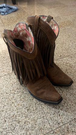 Women’s Ariat fringe cowboy boots size 7