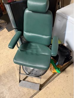 Stylist chair
