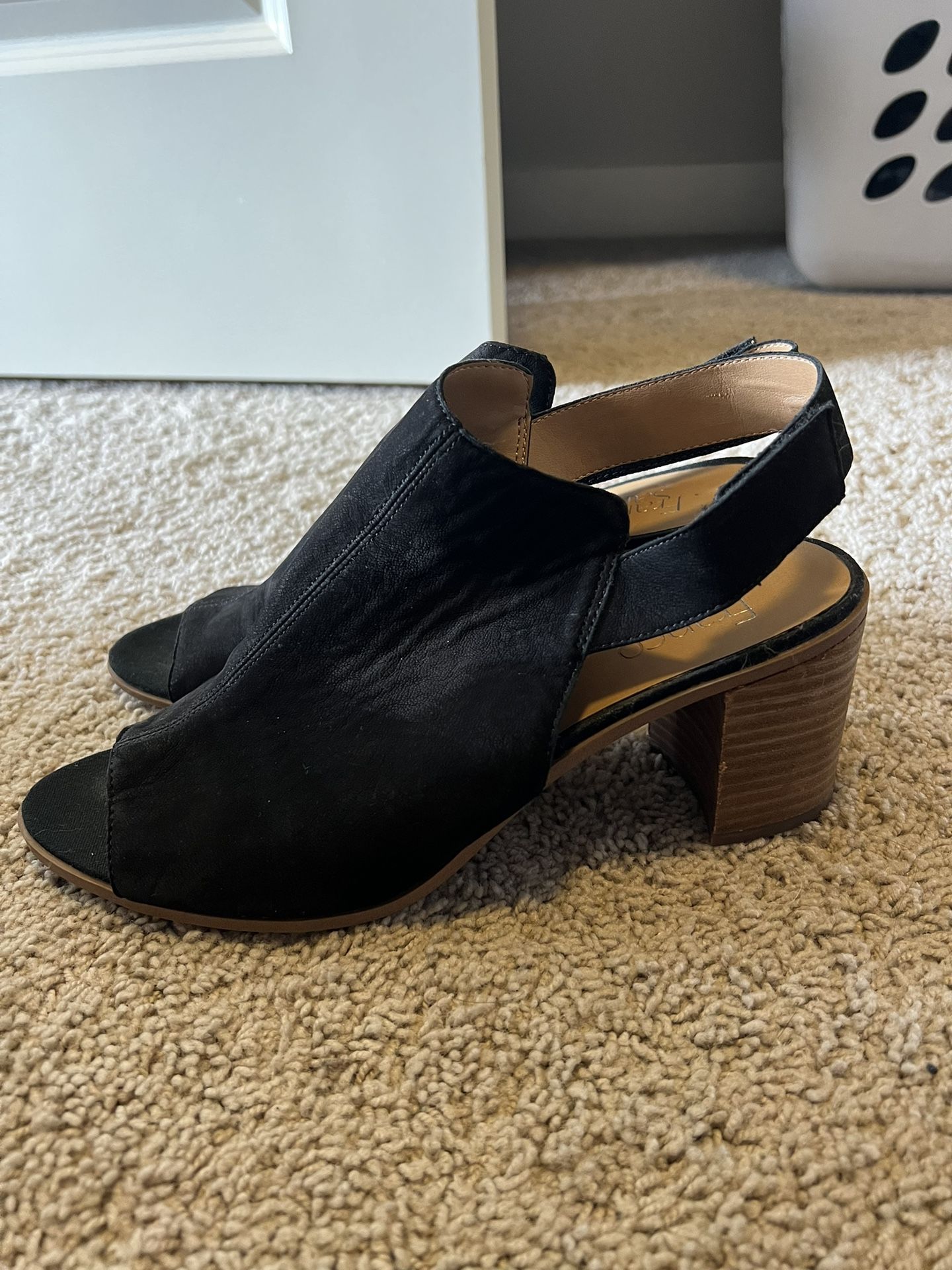 Women’s Black heels size 10