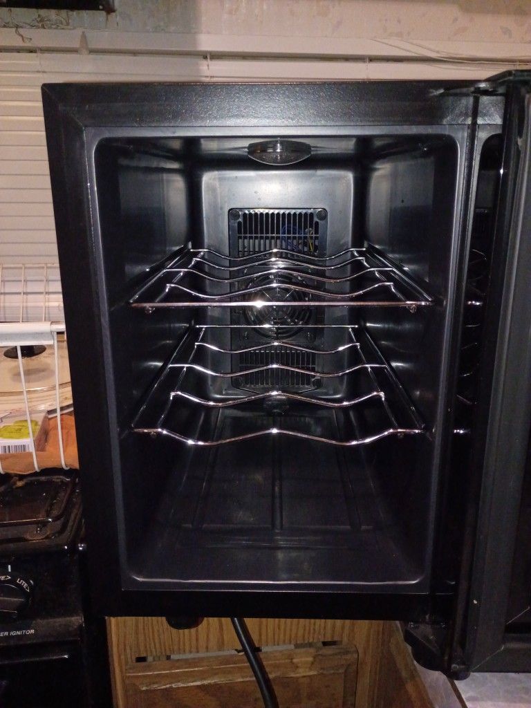 Koolatron Mini Fridge/Wine Cooler.
