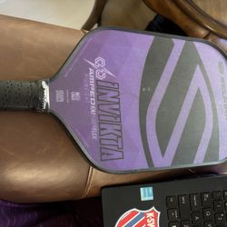 Selkirk invikta pickleball paddle