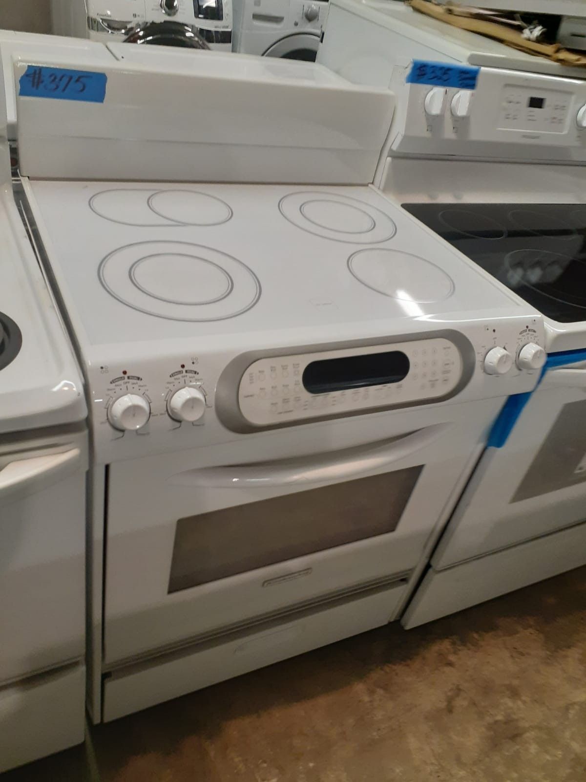 KitchenAid slide _in electric stove in excellent conditions with 4 months warranty