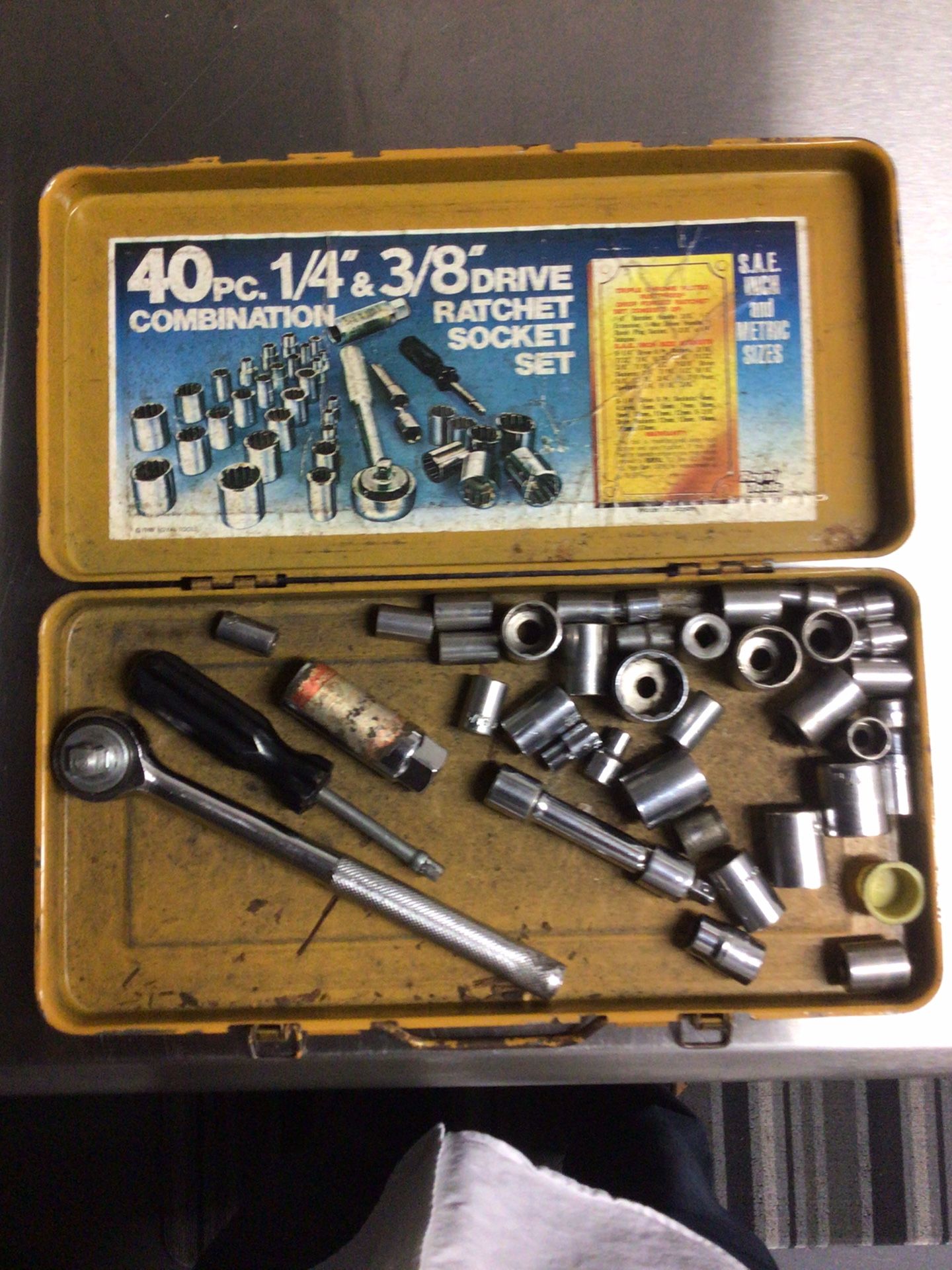 40-pc Combination 1/4” + 3/8” Drive Ratchet Socket Set ( Inch+metric Sizes)