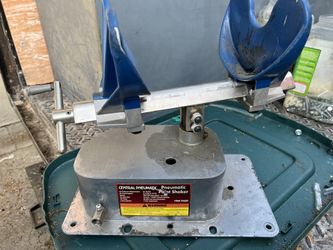 Central Pneumatic Pneumatic Paint Shaker 94605