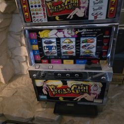 VEGAS GIRL Slot Machine