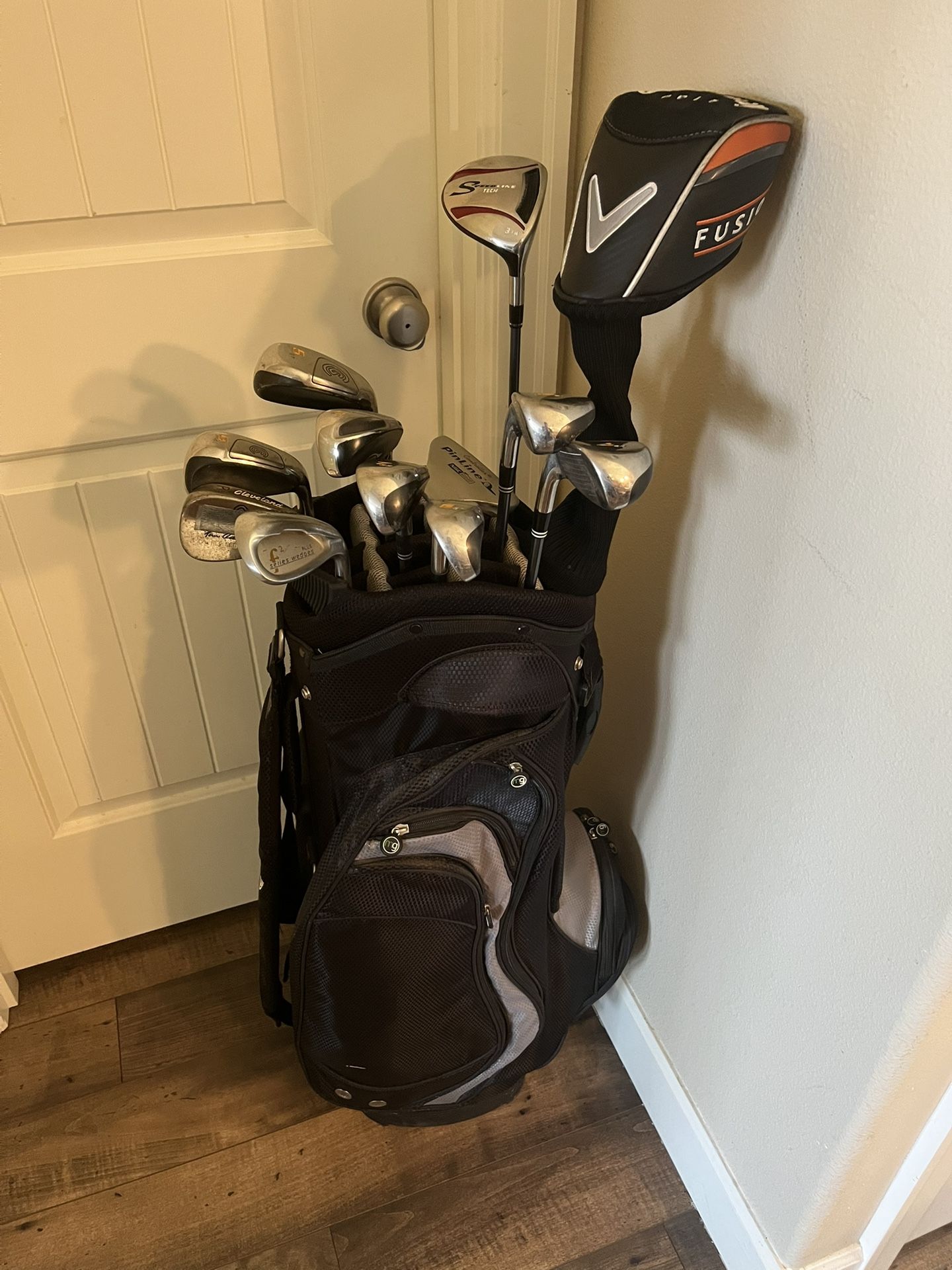Full Set of Very Forgiving Men’s Golf Clubs with Bag