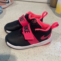 Toddler Girls Nike Sneakers Size 9
