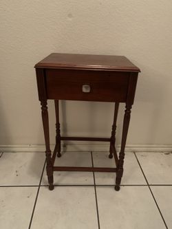Nice Wood End Table..(refurbished) Delivery Is Available 