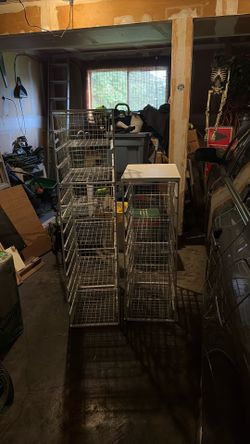Closet shelving