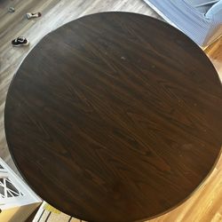 Round Table With Chair