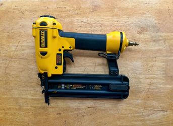 De Walt 18 gauge - 5/8” to 2” brad nailer