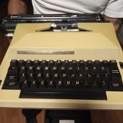 Electric type writer