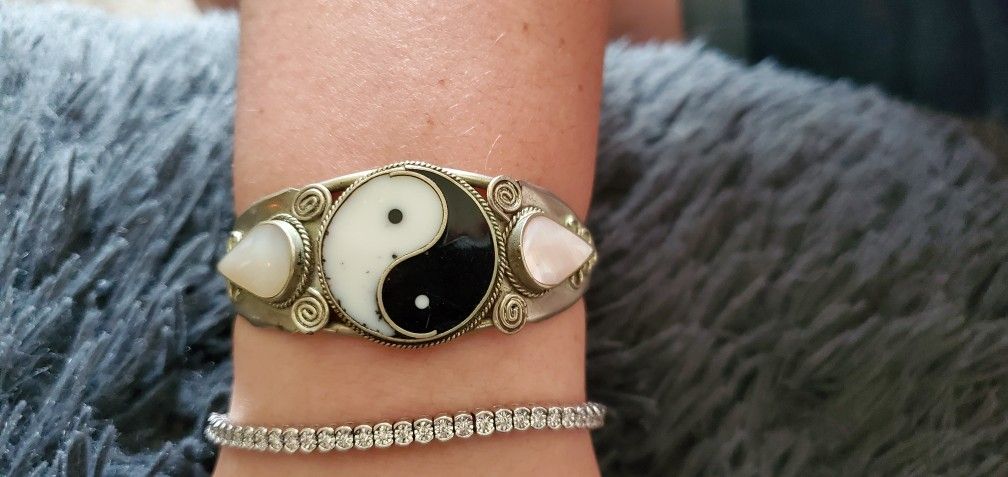 Ying-Yang Nickel Silver Cuff Bracelet With Moonstone