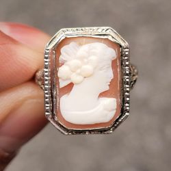 Beautiful 14k white gold cameo ring size 6 1/2