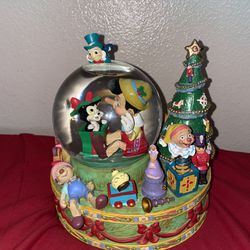 Large Rare Vintage 2001 Disney Pinocchio Christmas Snowglobe