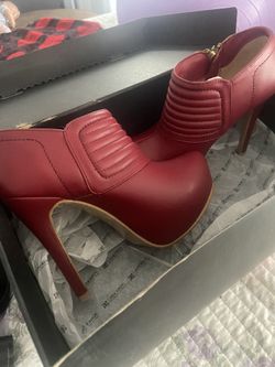 New and used heels Size 5 25 Each