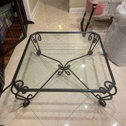 Beautiful table for sale! (BEST OFFER)