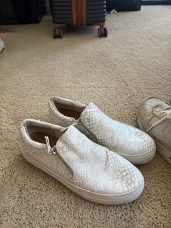 Steve Madden snake skin shoes