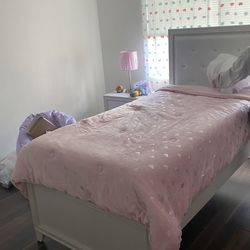 Kids twin size bed (full set, with mattress, box springs , etc