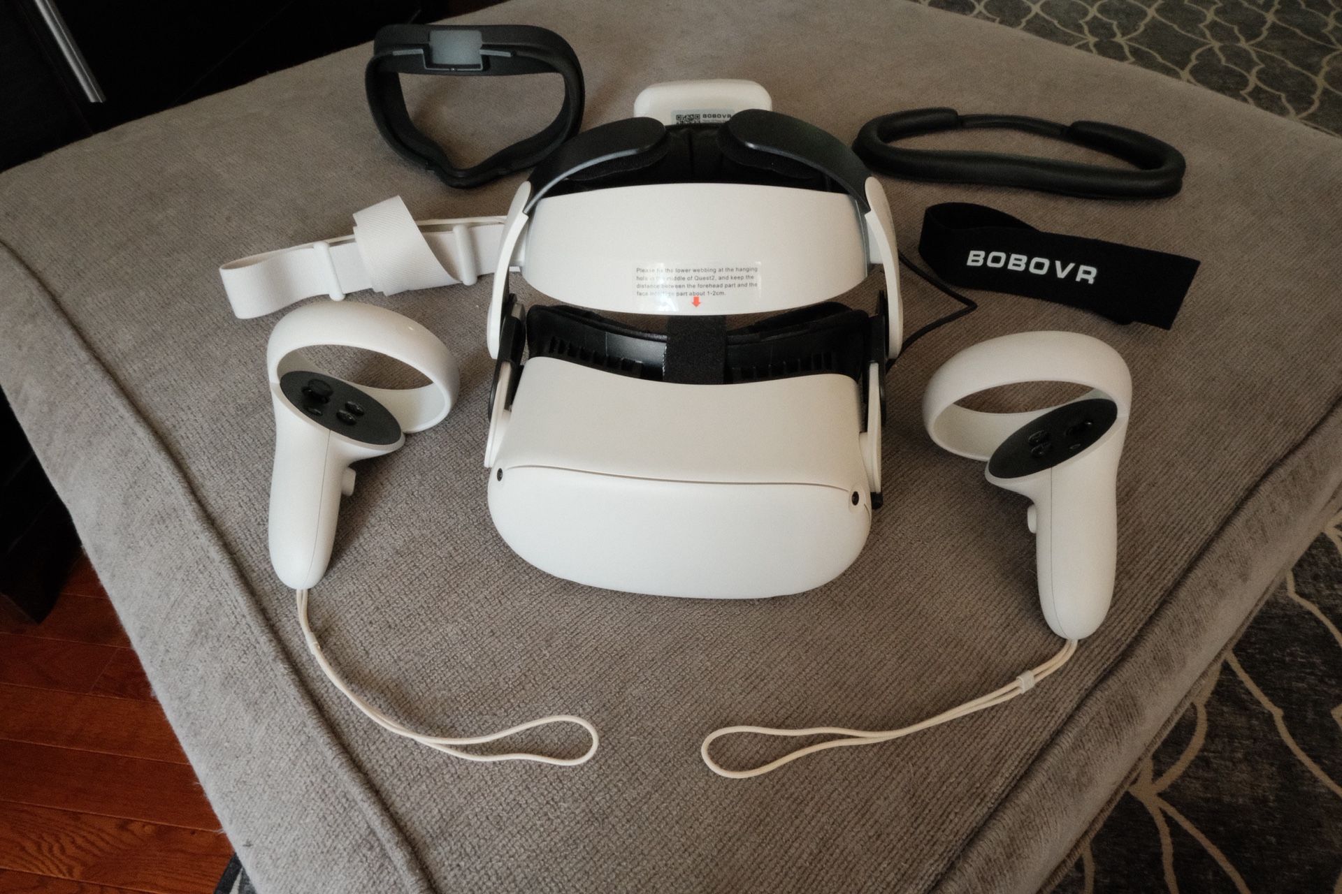 Meta Quest 2 (128 GB) w/ BOBOVR Head Strap Battery Pack – Excellent Condition