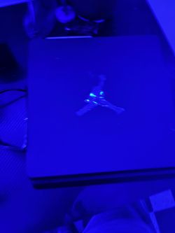 PS4 with controller and wires it will come with gta5