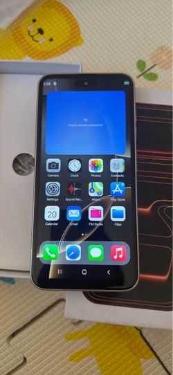 Android Smartphone with iOS-Style UI