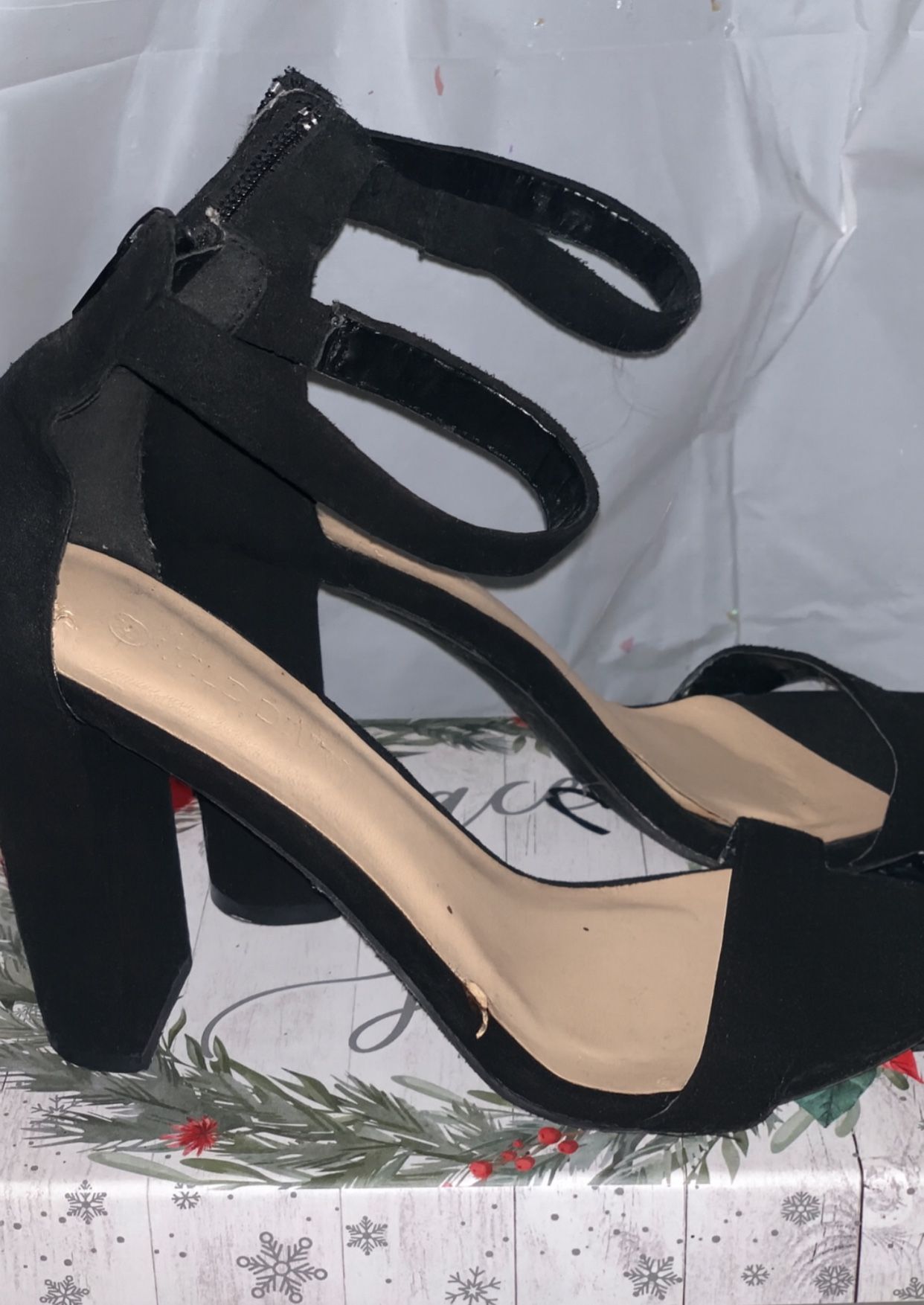 Escarpins Wild Diva Talons Hauts En Daim Noir - Taille 6 US, Occasion