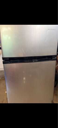 Insignia mini fridge (3.0 cubic ft)