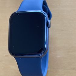 Apple Watch SE 44mm (Space Gray) + Leather & Metal Band