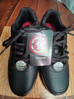 Slip resistant sketchers size 9.5 women