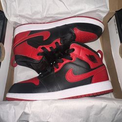 Jordan 1 Mid 