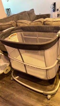 Ingenuity Bassinet/crib + free Newborn diapers