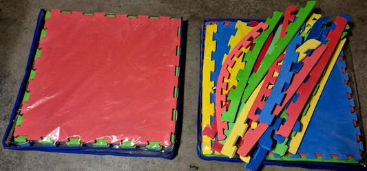 Foam Interlocking floor mats (2'x2')