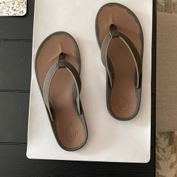 Olukai Thongs Men’s 9.5”