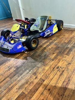 Electric go kart 1000% firm no trades with chargers and keys new!!!!!!!