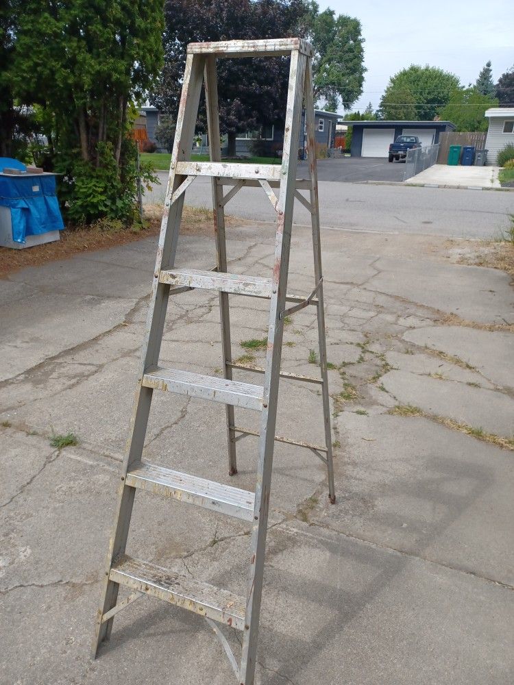 Cleaning Supplies, Assorted Nails, 6 Ft A-frame Ladder, Tool Organizers!