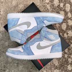 Jordan 1 Hyper Royal