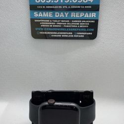 Apple Watch SE 44mm WIFI/GPS  $300