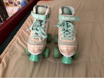 Roller skates in good condition size 2