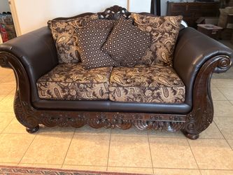 Traditional Wood Frame Loveseat with Paisley Fabric