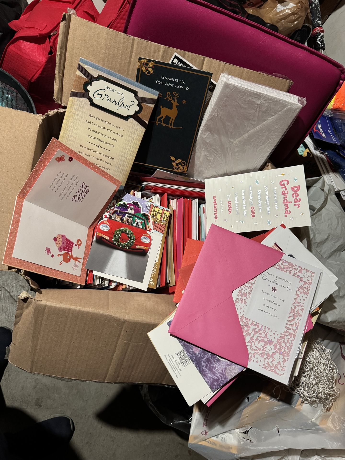 1 A box of greeting cards for various occasions
�