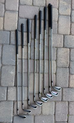 Cleveland golf club iron set right hand 3-9 and pitching wedge stiff flex