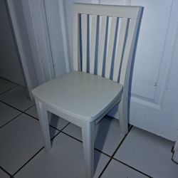 ONE white wood TODDLER chair $20 FIRM