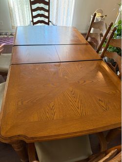 Expandable dining table - free chairs