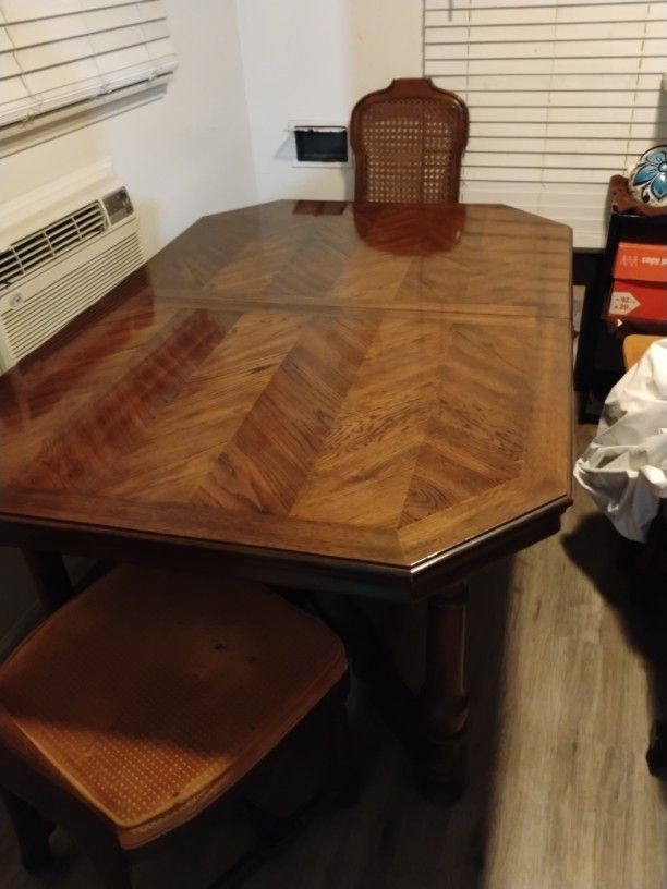 Dinning Table 
