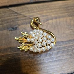 Vintage Art Nouveau Style, Gold Metal & Faux Pearl Brooch Pin, 1.5"